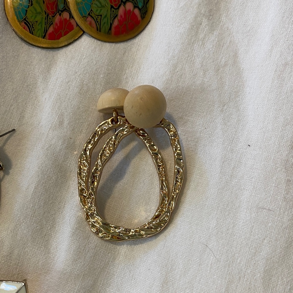 Earring Set - Picture 8 of 16